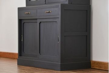 アンティーク家具　アンティーク ダイヤガラス入り シックな二段重ねペイント食器棚 (収納棚、カップボード、キッチンキャビネット)