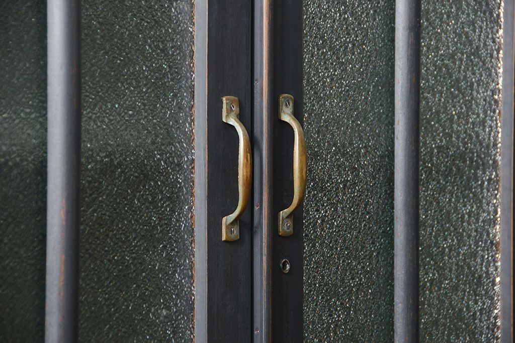 アンティーク家具　アンティーク ダイヤガラス入り シックな二段重ねペイント食器棚 (収納棚、カップボード、キッチンキャビネット)