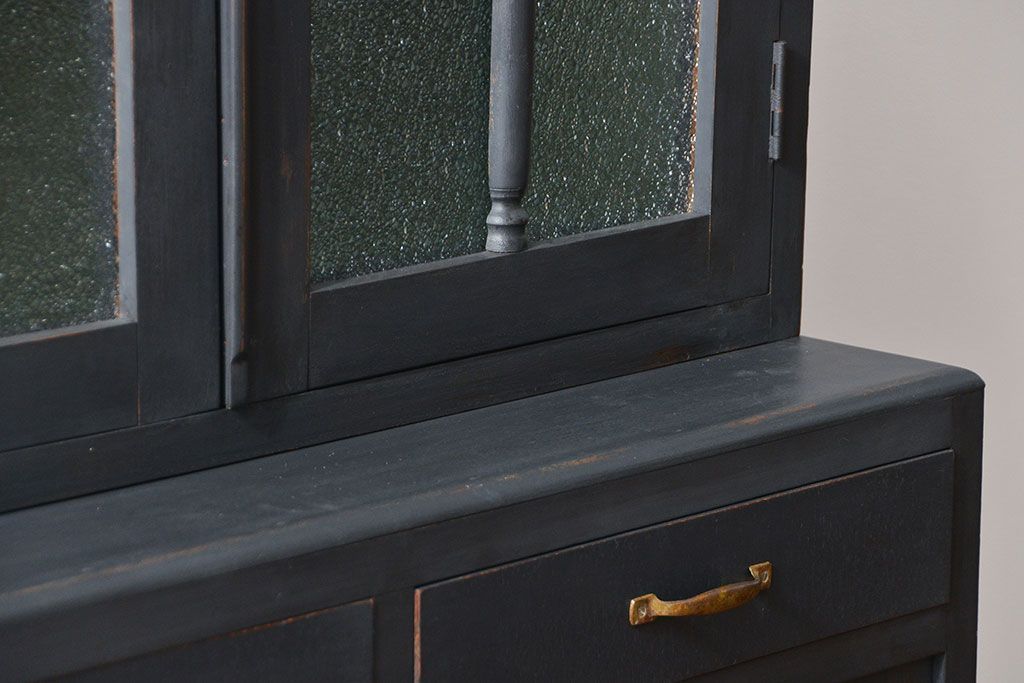 アンティーク家具　アンティーク ダイヤガラス入り シックな二段重ねペイント食器棚 (収納棚、カップボード、キッチンキャビネット)