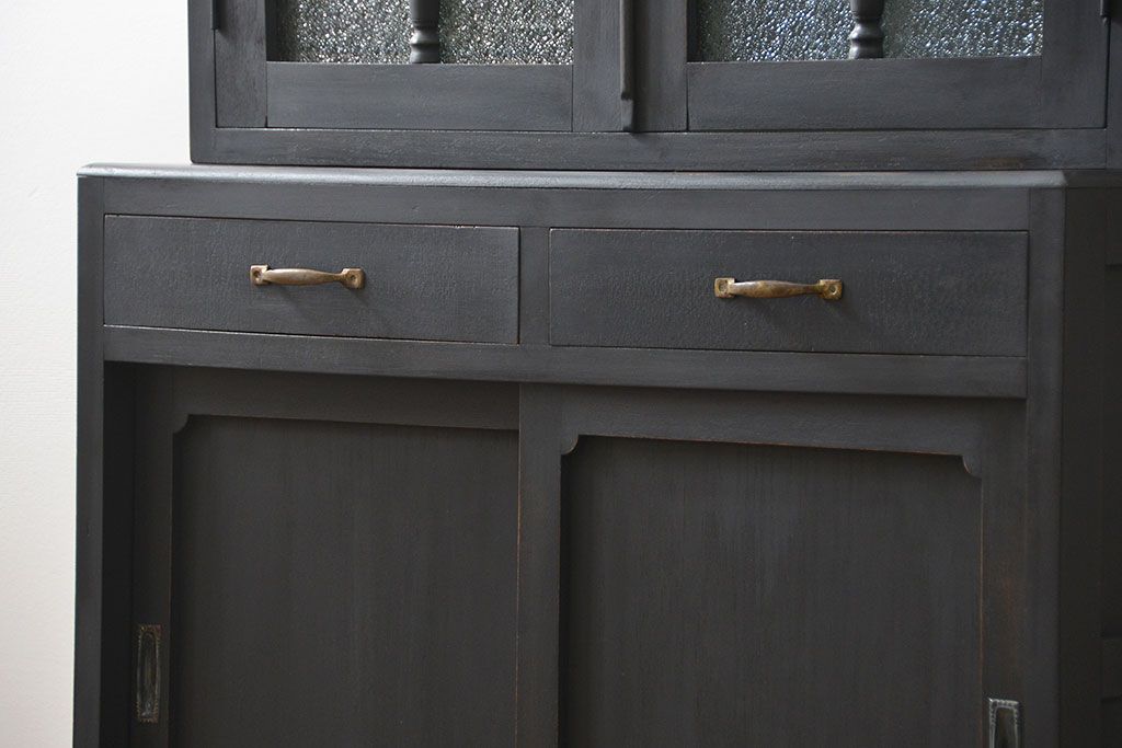 アンティーク家具　アンティーク ダイヤガラス入り シックな二段重ねペイント食器棚 (収納棚、カップボード、キッチンキャビネット)