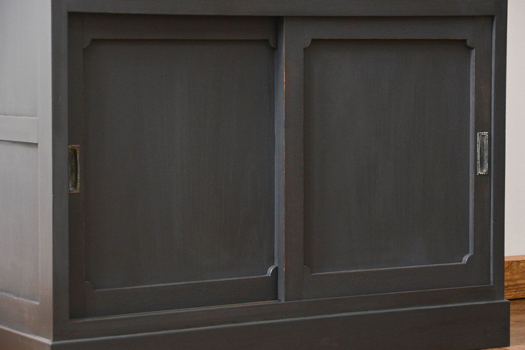 アンティーク家具　アンティーク ダイヤガラス入り シックな二段重ねペイント食器棚 (収納棚、カップボード、キッチンキャビネット)