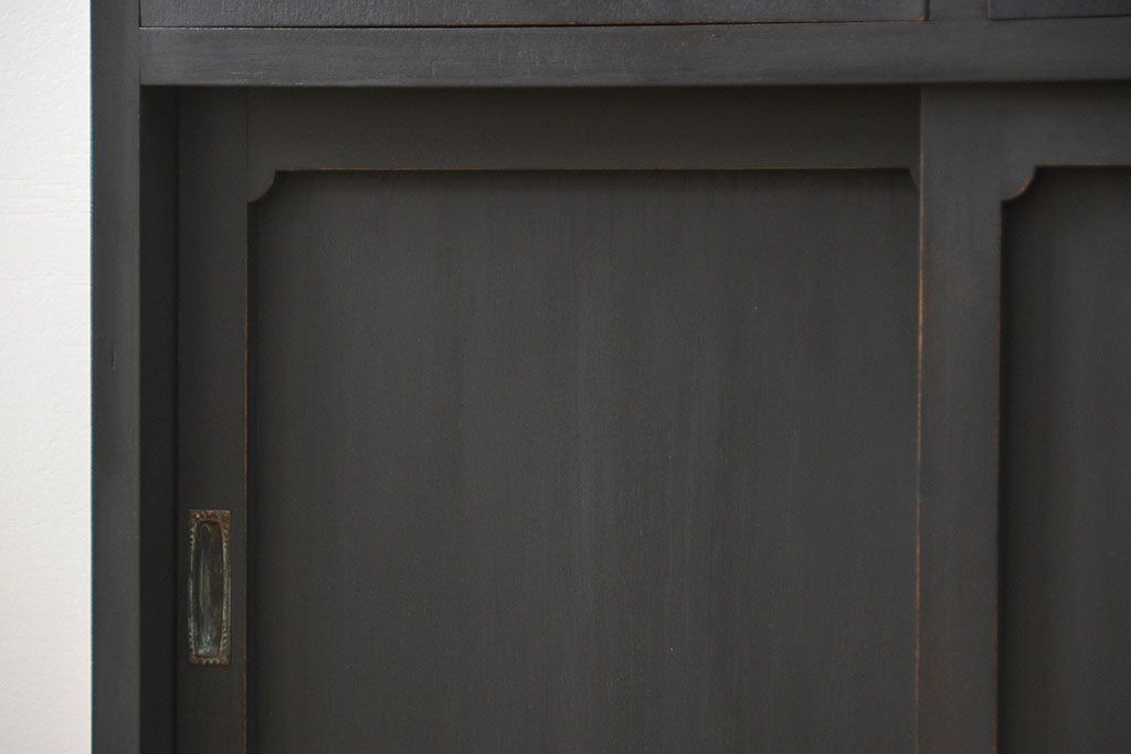 アンティーク家具　アンティーク ダイヤガラス入り シックな二段重ねペイント食器棚 (収納棚、カップボード、キッチンキャビネット)