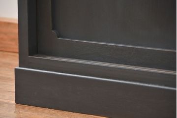 アンティーク家具　アンティーク ダイヤガラス入り シックな二段重ねペイント食器棚 (収納棚、カップボード、キッチンキャビネット)