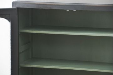 アンティーク家具　アンティーク ダイヤガラス入り シックな二段重ねペイント食器棚 (収納棚、カップボード、キッチンキャビネット)