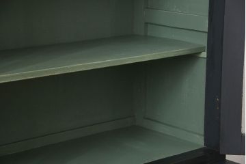 アンティーク家具　アンティーク ダイヤガラス入り シックな二段重ねペイント食器棚 (収納棚、カップボード、キッチンキャビネット)