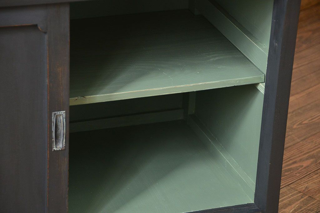 アンティーク家具　アンティーク ダイヤガラス入り シックな二段重ねペイント食器棚 (収納棚、カップボード、キッチンキャビネット)