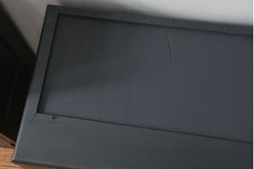 アンティーク家具　アンティーク ダイヤガラス入り シックな二段重ねペイント食器棚 (収納棚、カップボード、キッチンキャビネット)