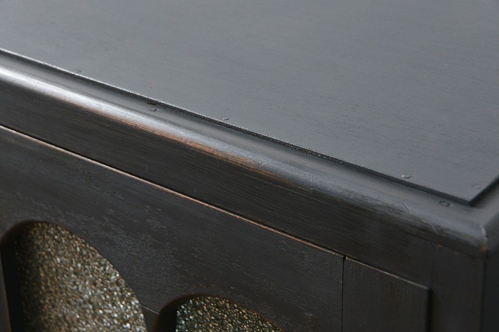 アンティーク家具　アンティーク ダイヤガラス入り シックな二段重ねペイント食器棚 (収納棚、カップボード、キッチンキャビネット)