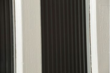 アンティーク　両開き　白いペイントの特大モールガラス扉一対(ドア、建具)