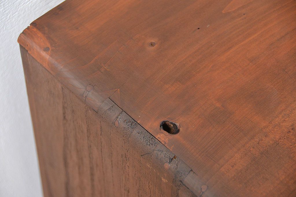 アンティーク家具　アンティーク 鉄脚付きのシンプルなガラス収納棚(1)(ローボード、飾り棚、サイドボード)