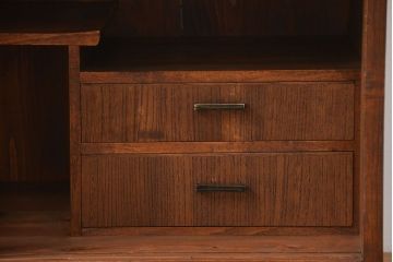 アンティーク家具　アンティーク 鉄脚付きのシンプルなガラス収納棚(1)(ローボード、飾り棚、サイドボード)