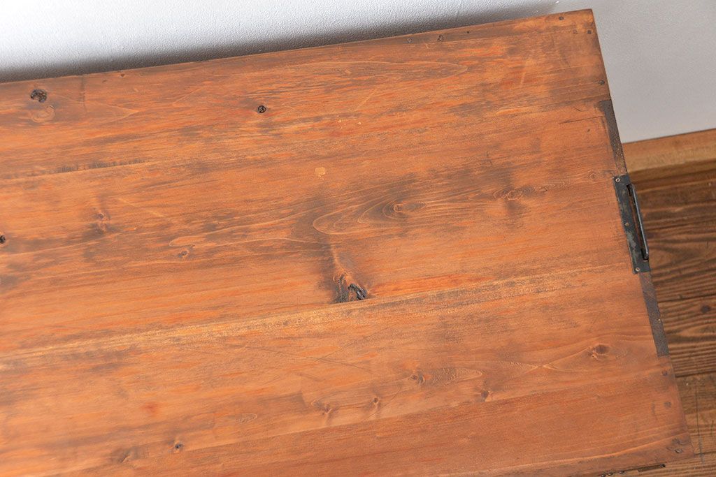 アンティーク家具　アンティーク 鉄脚付きのシンプルなガラス収納棚(2)(ローボード、飾り棚、サイドボード)