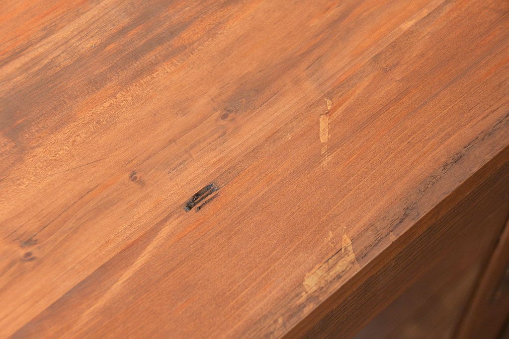 アンティーク家具　アンティーク 鉄脚付きのシンプルなガラス収納棚(2)(ローボード、飾り棚、サイドボード)