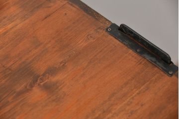 アンティーク家具　アンティーク 鉄脚付きのシンプルなガラス収納棚(2)(ローボード、飾り棚、サイドボード)