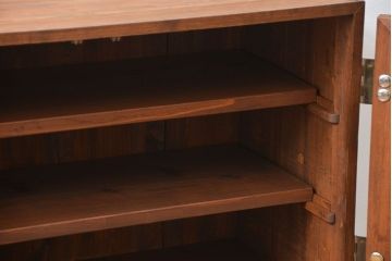 アンティーク家具　アンティーク 鉄脚付きのシンプルなガラス収納棚(2)(ローボード、飾り棚、サイドボード)