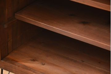 アンティーク家具　アンティーク 鉄脚付きのシンプルなガラス収納棚(2)(ローボード、飾り棚、サイドボード)