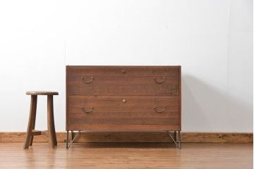 アンティーク家具　アンティーク シンプルな鉄脚付きローチェスト(3)(ローボード、たんす、タンス)