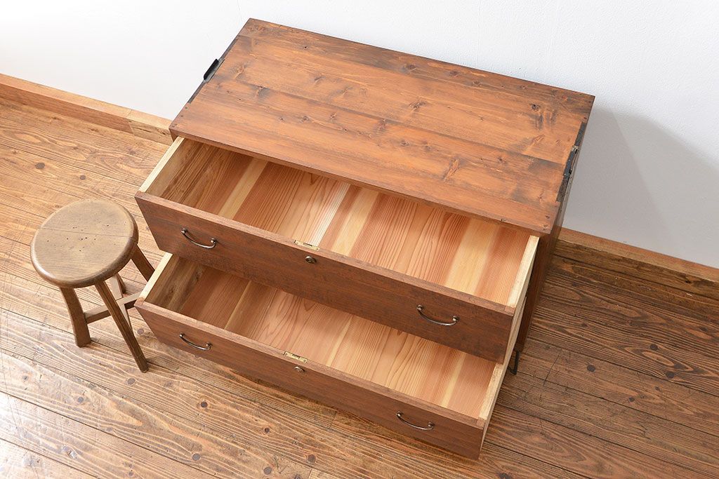 アンティーク家具　アンティーク シンプルな鉄脚付きローチェスト(3)(ローボード、たんす、タンス)