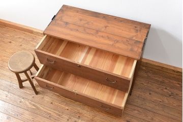 アンティーク家具　アンティーク シンプルな鉄脚付きローチェスト(3)(ローボード、たんす、タンス)