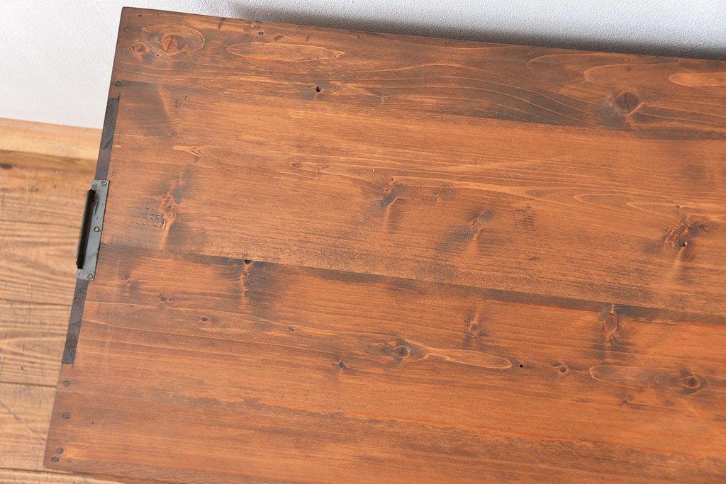 アンティーク家具　アンティーク シンプルな鉄脚付きローチェスト(3)(ローボード、たんす、タンス)