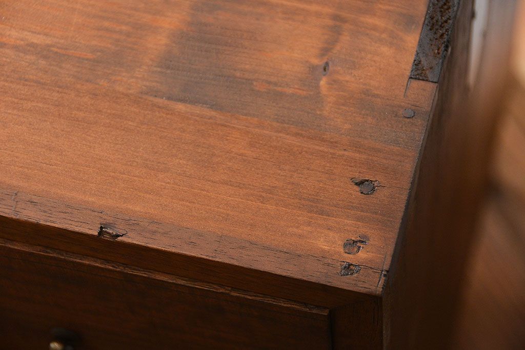 アンティーク家具　アンティーク シンプルな鉄脚付きローチェスト(3)(ローボード、たんす、タンス)