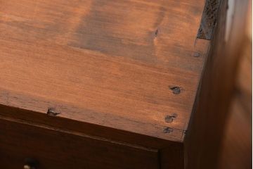 アンティーク家具　アンティーク シンプルな鉄脚付きローチェスト(3)(ローボード、たんす、タンス)