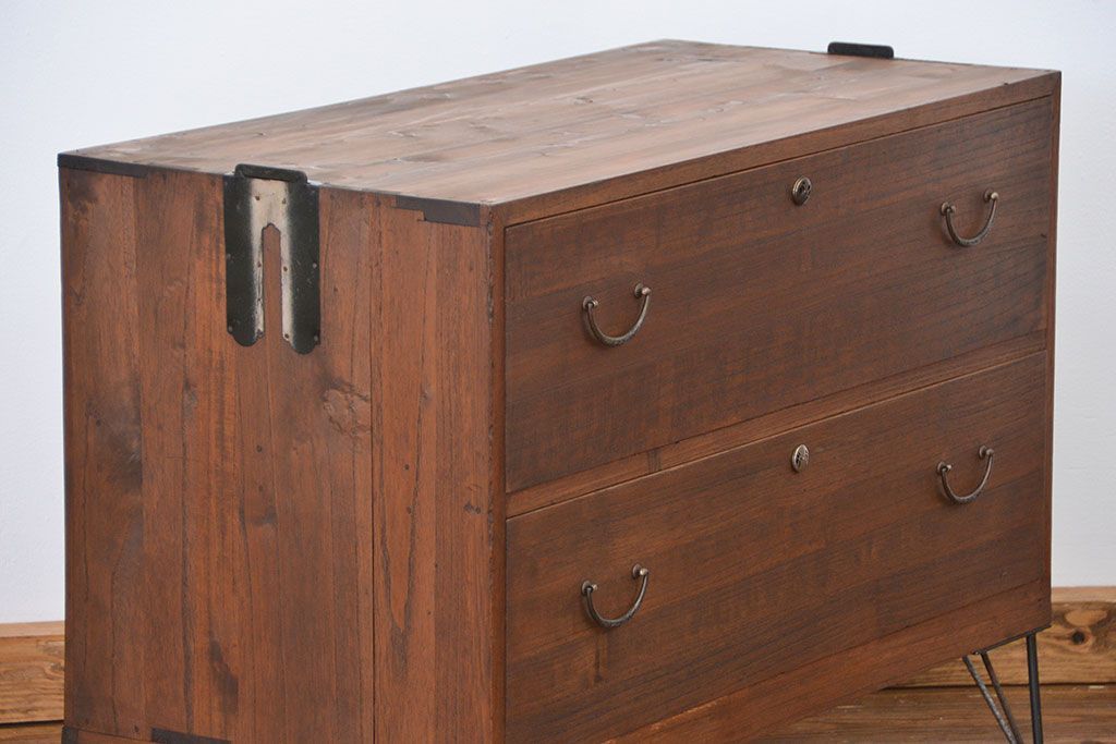 アンティーク家具　アンティーク シンプルな鉄脚付きローチェスト(3)(ローボード、たんす、タンス)