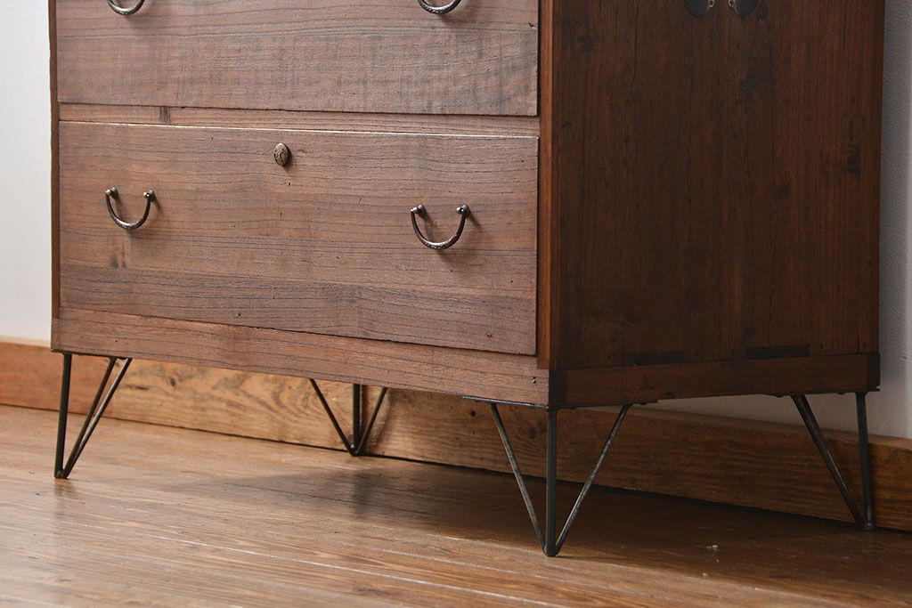 アンティーク家具　アンティーク シンプルな鉄脚付きローチェスト(3)(ローボード、たんす、タンス)
