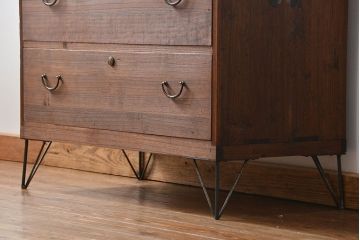 アンティーク家具　アンティーク シンプルな鉄脚付きローチェスト(3)(ローボード、たんす、タンス)