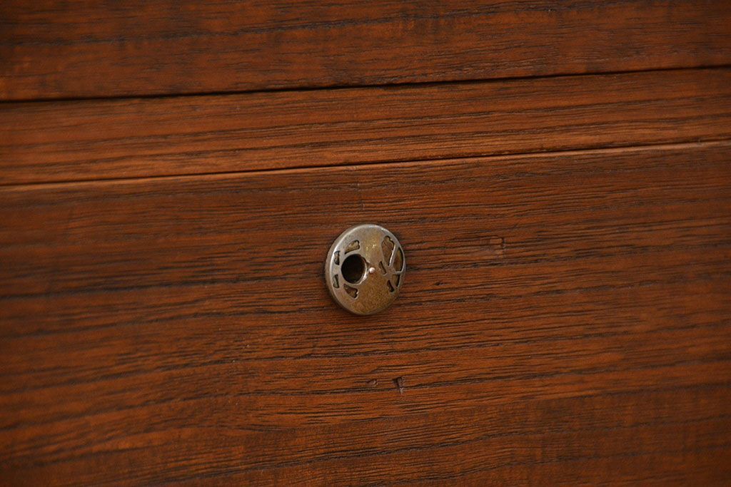 アンティーク家具　アンティーク シンプルな鉄脚付きローチェスト(3)(ローボード、たんす、タンス)