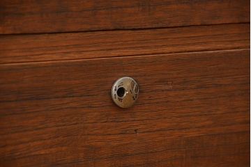 アンティーク家具　アンティーク シンプルな鉄脚付きローチェスト(3)(ローボード、たんす、タンス)