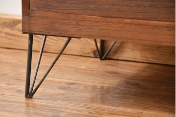 アンティーク家具　アンティーク シンプルな鉄脚付きローチェスト(3)(ローボード、たんす、タンス)