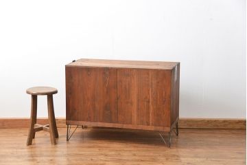 アンティーク家具　アンティーク シンプルな鉄脚付きローチェスト(3)(ローボード、たんす、タンス)