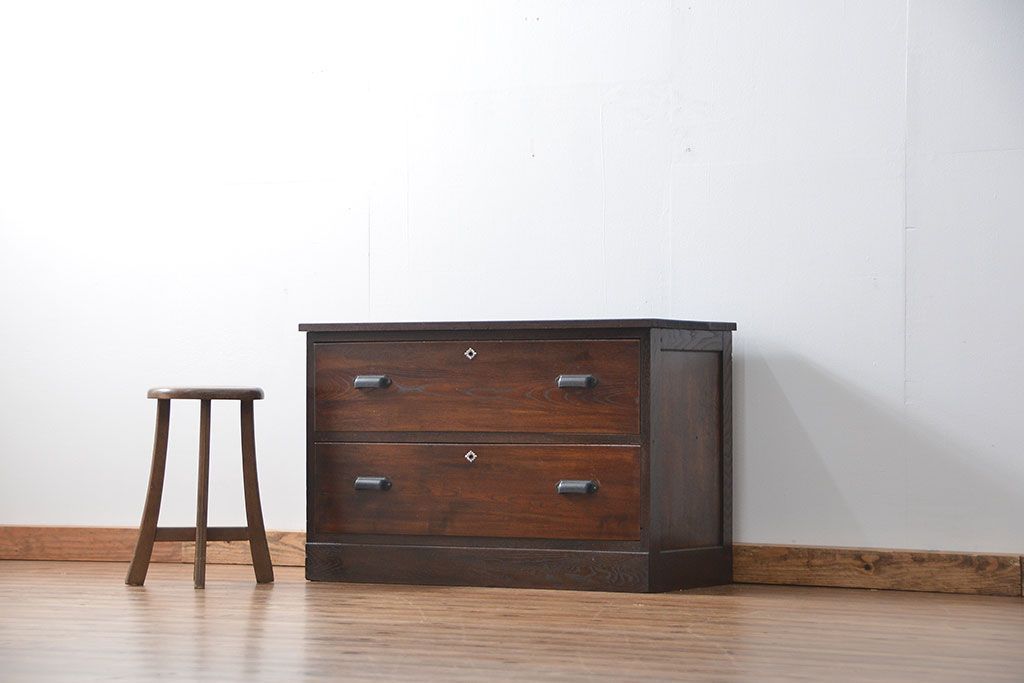 アンティーク家具　アンティーク 古い木の前面欅材ローチェスト(ローボード、箪笥、タンス、たんす)