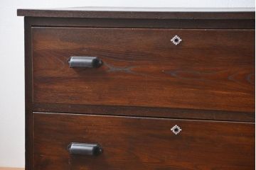 アンティーク家具　アンティーク 古い木の前面欅材ローチェスト(ローボード、箪笥、タンス、たんす)