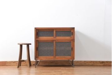 アンティーク家具　アンティーク 鉄脚付きダイヤガラス収納棚(食器棚、鉄足)