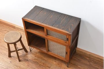 アンティーク家具　アンティーク 鉄脚付きダイヤガラス収納棚(食器棚、鉄足)