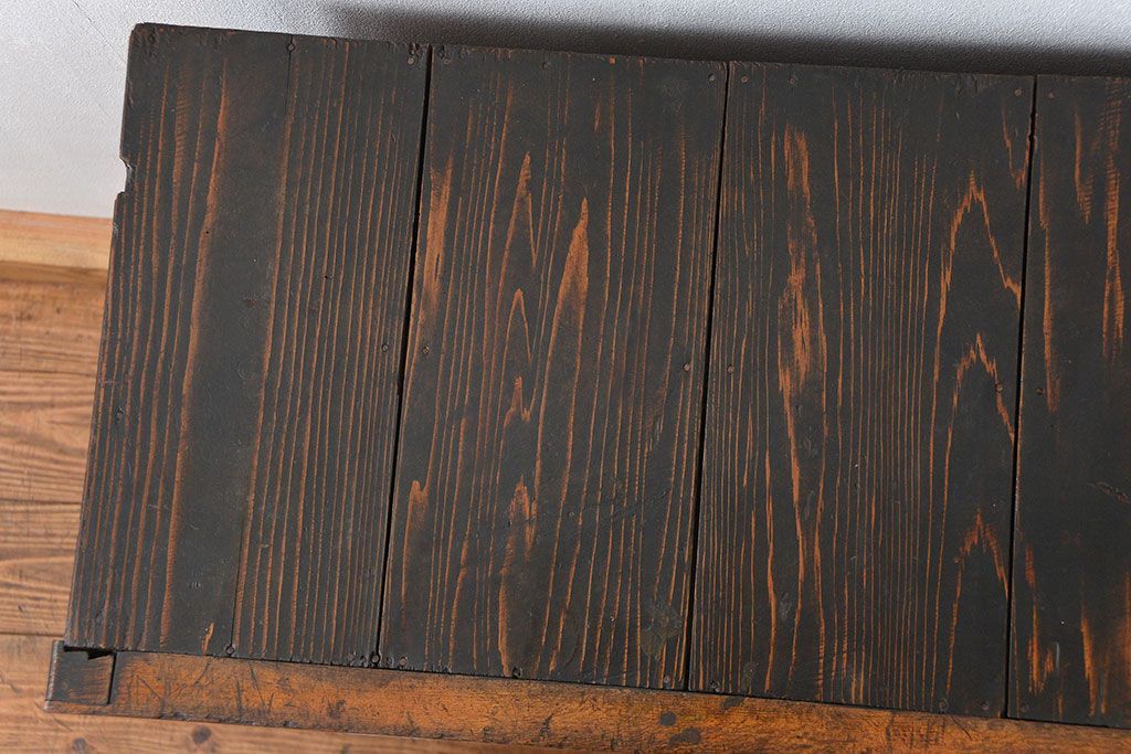 アンティーク家具　アンティーク 鉄脚付きダイヤガラス収納棚(食器棚、鉄足)