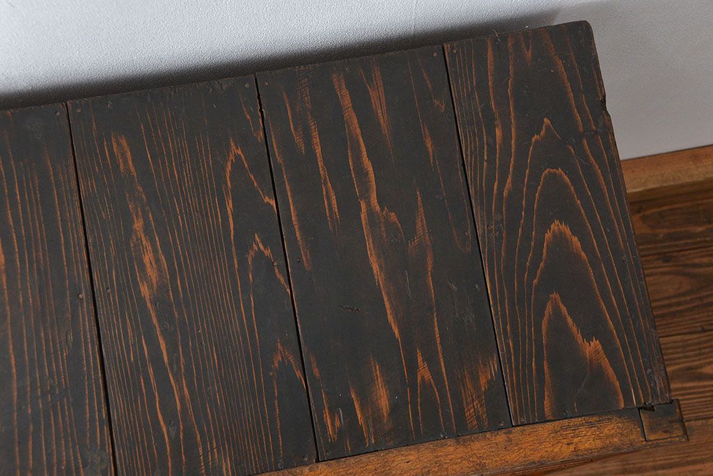 アンティーク家具　アンティーク 鉄脚付きダイヤガラス収納棚(食器棚、鉄足)