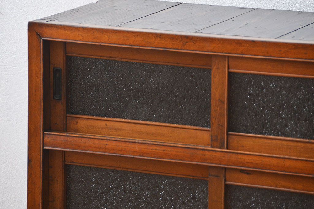 アンティーク家具　アンティーク 鉄脚付きダイヤガラス収納棚(食器棚、鉄足)