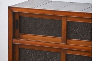 アンティーク家具　アンティーク 鉄脚付きダイヤガラス収納棚(食器棚、鉄足)