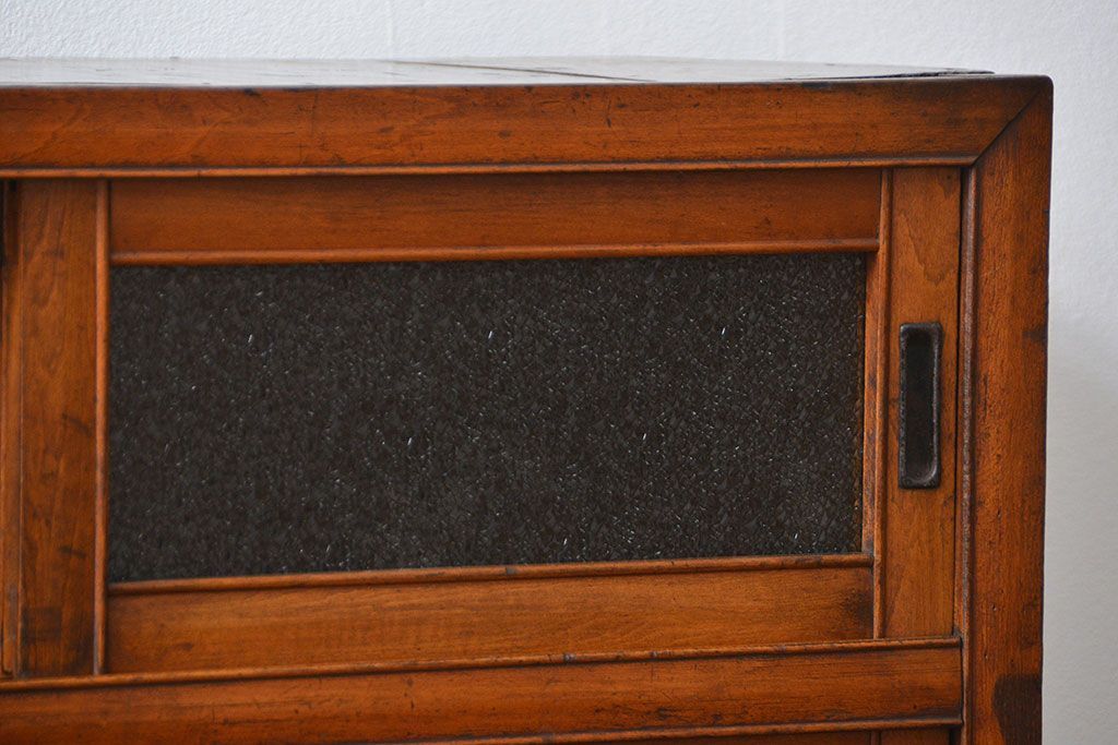 アンティーク家具　アンティーク 鉄脚付きダイヤガラス収納棚(食器棚、鉄足)