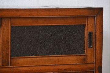 アンティーク家具　アンティーク 鉄脚付きダイヤガラス収納棚(食器棚、鉄足)