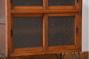 アンティーク家具　アンティーク 鉄脚付きダイヤガラス収納棚(食器棚、鉄足)