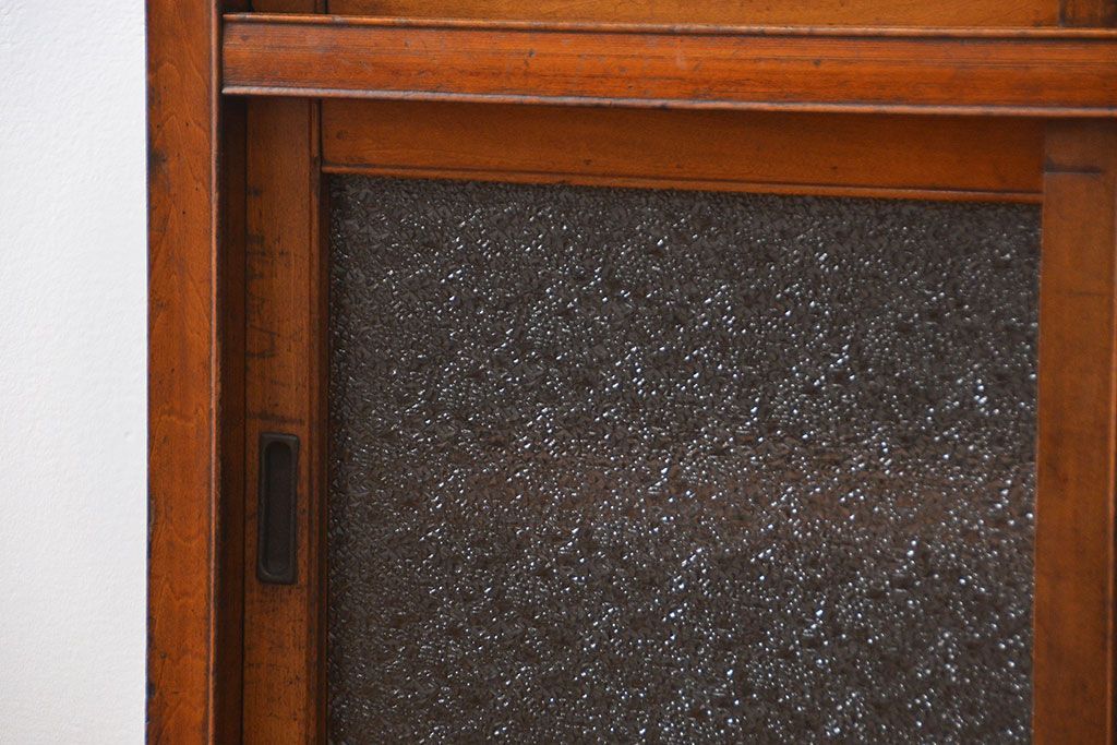 アンティーク家具　アンティーク 鉄脚付きダイヤガラス収納棚(食器棚、鉄足)