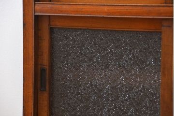 アンティーク家具　アンティーク 鉄脚付きダイヤガラス収納棚(食器棚、鉄足)