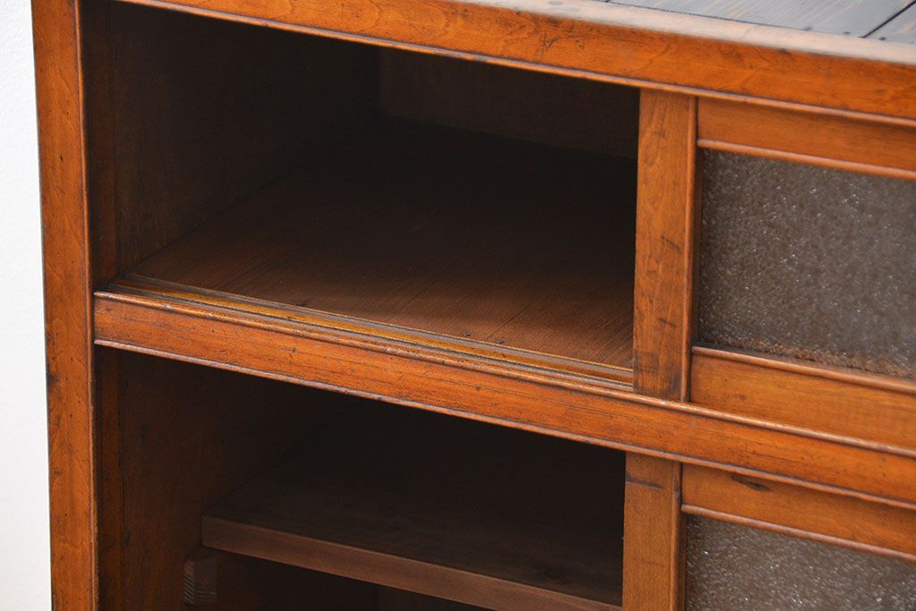 アンティーク家具　アンティーク 鉄脚付きダイヤガラス収納棚(食器棚、鉄足)