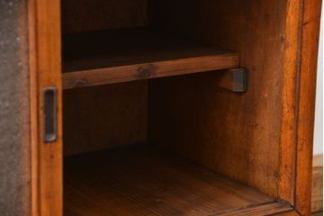 アンティーク家具　アンティーク 鉄脚付きダイヤガラス収納棚(食器棚、鉄足)