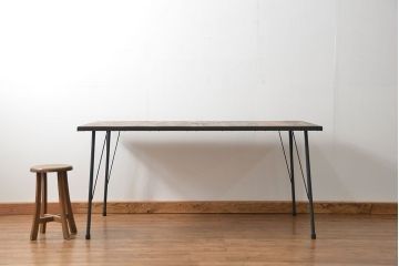 アンティーク家具　アンティーク 古材天板の鉄枠付き鉄脚テーブル(1)(作業台、デスク、陳列台、机、在宅ワーク、在宅用鉄足)