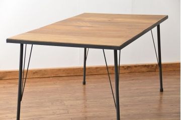 アンティーク家具　アンティーク 古材天板の鉄枠付き鉄脚テーブル(2)(作業台、デスク、陳列台、机、在宅ワーク、在宅用鉄足)